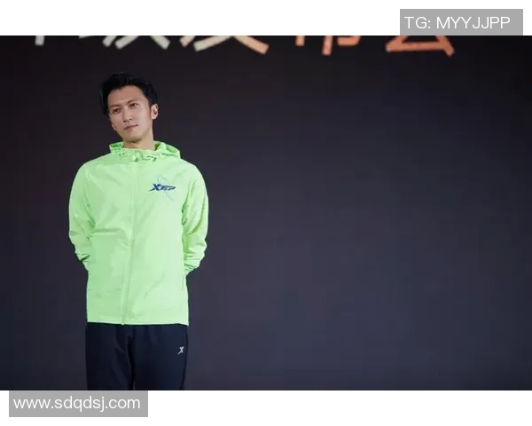 谢霆锋携手香港足球明星队共创辉煌时刻展现体育精神与团队合作魅力 谢霆锋携手香港足球明星队共创辉煌时刻展现体育精神与团队合作魅力