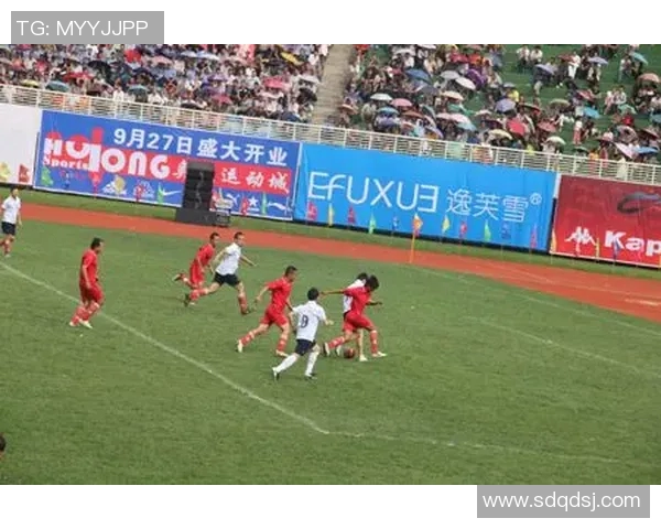 足球明星摆件艺术魅力展现与收藏价值解析